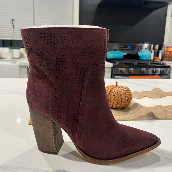 NWT Vine Camuto CATHERYNA BOOTIE - Picture 2 of 4